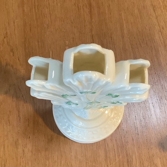 Vintage belleek ireland porcelain 3 opening shamrock vase - Picture 4 of 5
